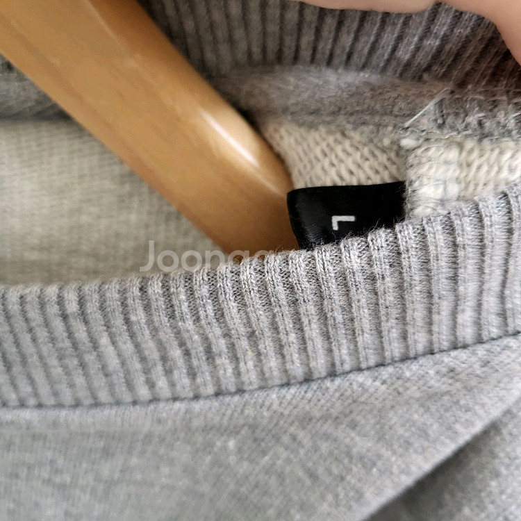 아미 스몰 하트 로고 맨투맨--8