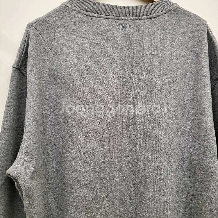 아미 스몰 하트 로고 맨투맨--4