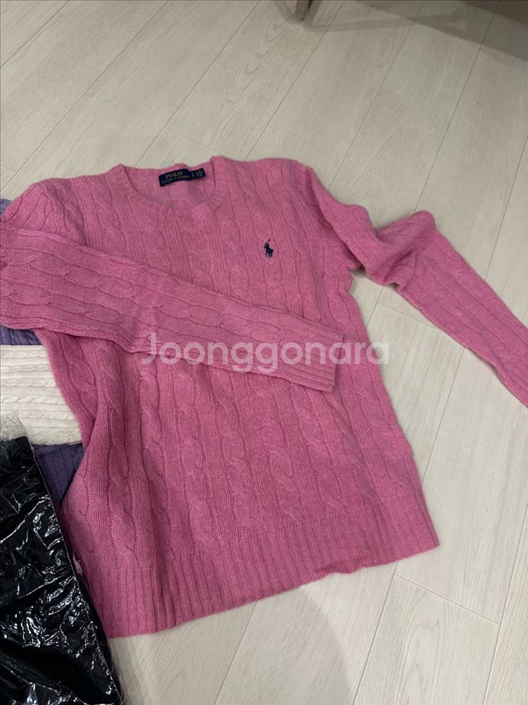 폴로 케이블 라운드넥 니트 핑크색 팝니다(여성S)--0