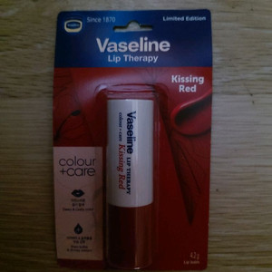 바세린 립테라피 컬러+케어 립밤 새상품 판매합니다.