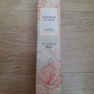 졸리줄리 트라세 드 라 빌 향수 새상품 판매합니다.
