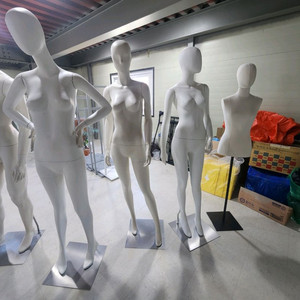 여성 남성 마네킹