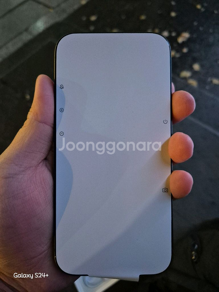 아이폰16 128 블랙 리퍼 받은 제품 팝니다. (애케플 있음!! 300일이상)--0