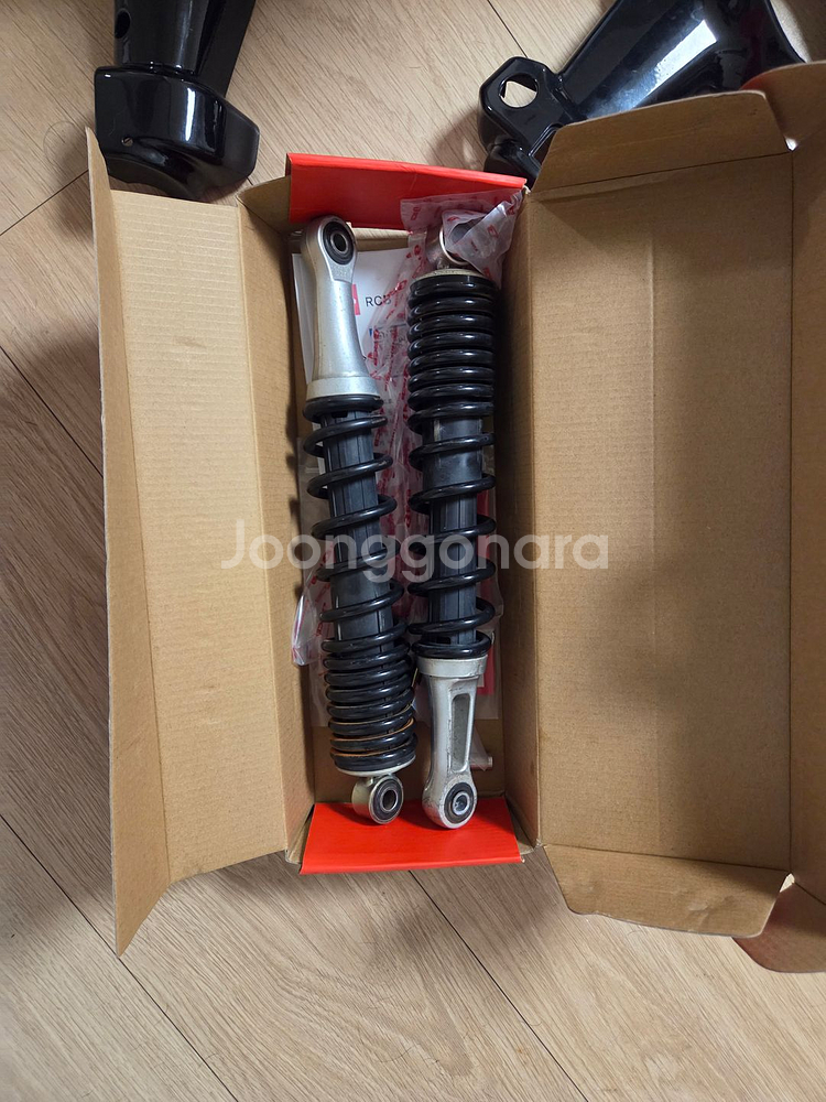 슈퍼커브 110 19년식 부품 카울 짐대 쇼바 판매합니다--2