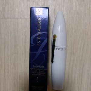 백화점 상품이며 씰붙어있는 새제품입니다.에스티로더 터보 래쉬 나이트 리바이탈라이징 세럼 아이 래쉬 브로우