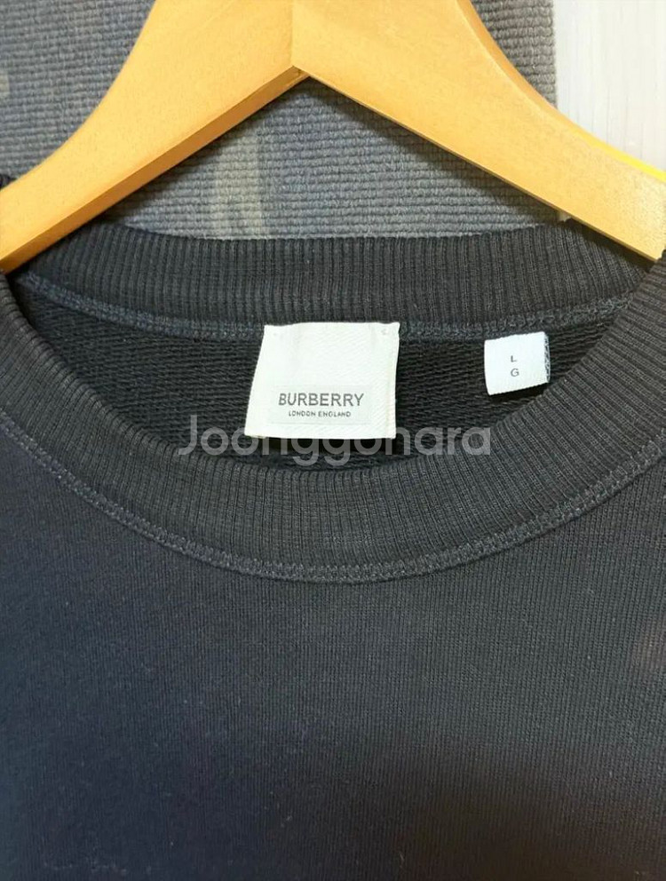 버버리 로고 맨투맨--1
