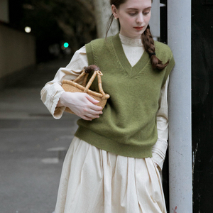 르니나 SHASA knit vest_green 니트 조끼 사샤 베스트