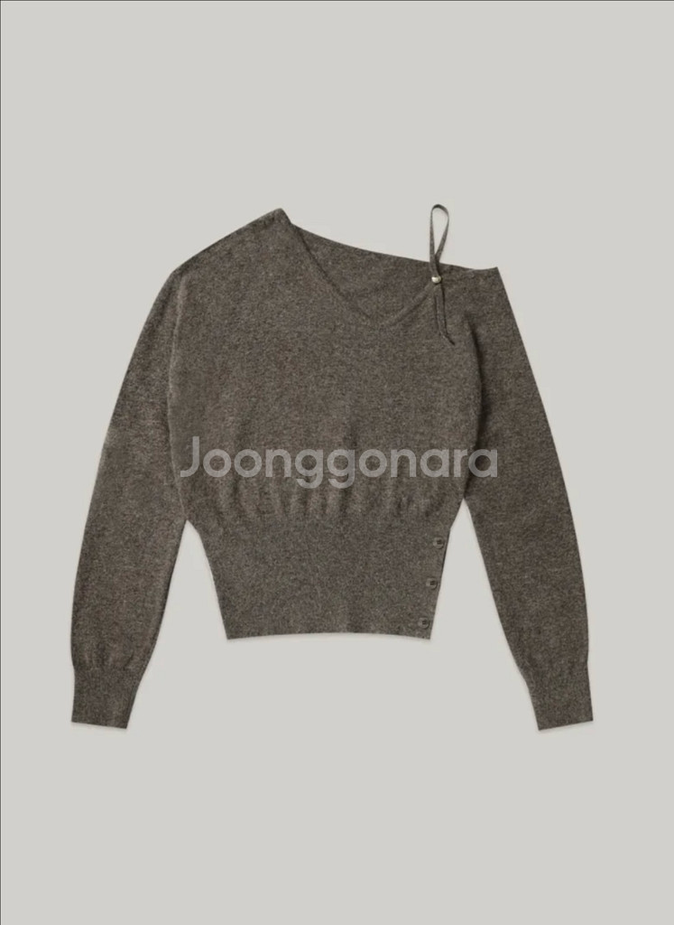 아워코모스 버튼 슬릿 오프 숄더 니트 브라운--8