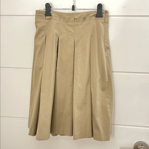 베이지 플리츠 스커트
