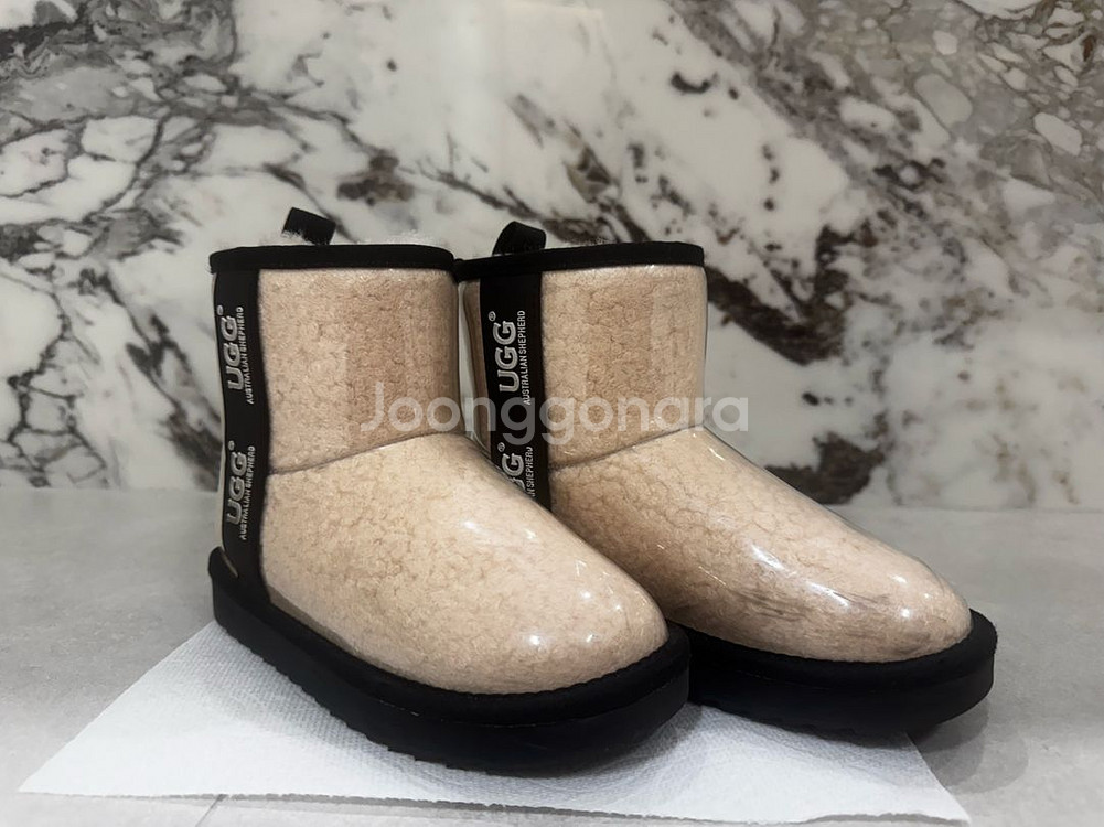 UGG 키즈 부츠--1