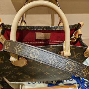 루이비통 삭플라BB 25년 정품 (구형모델아님)