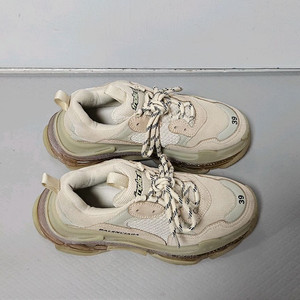 발렌시아가 트리플 S 운동화 39사이즈(250)