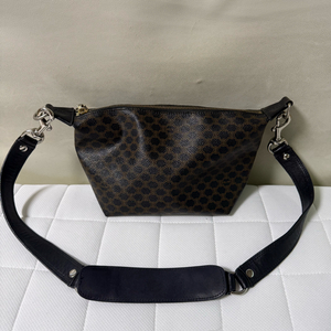 코치 레오파드 패턴 크로스백