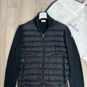 [블랙 L/새상품급]22F/W몽클레어 김현우 니트패딩 트리콧 풀구성