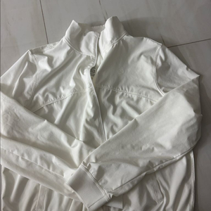 룰루레몬 코트라이벌 테니스자켓 + 소프트스트림 팬츠 본 컬러(바지판매완료)