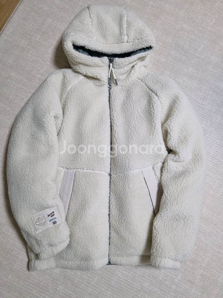 (거의새옷상태)블랙야크 마카롱 리버서블 다운점퍼.95.크림색--2