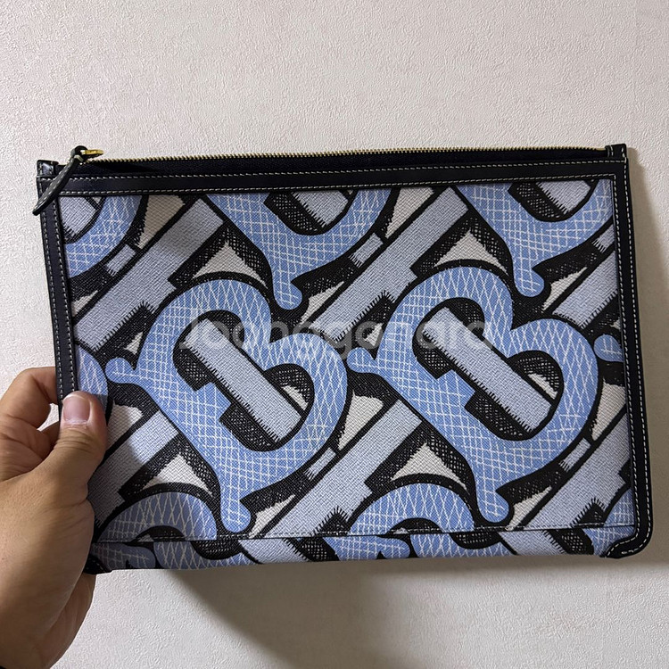 버버리 로고 패턴 클러치백--3