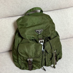 프라다 포코노 나일론 백팩 카키 미디움