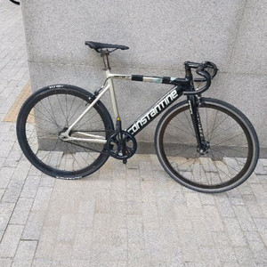 콘스탄틴 버나드 완차 개급처 판/대