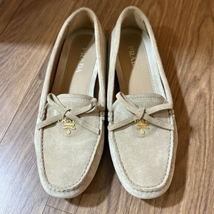 프라다 스웨이드 로퍼 37.5