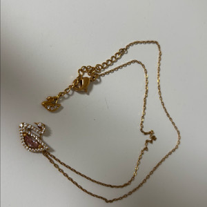 스와로브스키 다즐링스완 목걸이