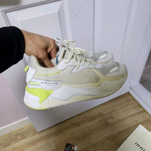 푸마 런닝화 270