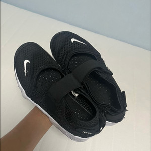 나이키 아쿠아슈즈 240