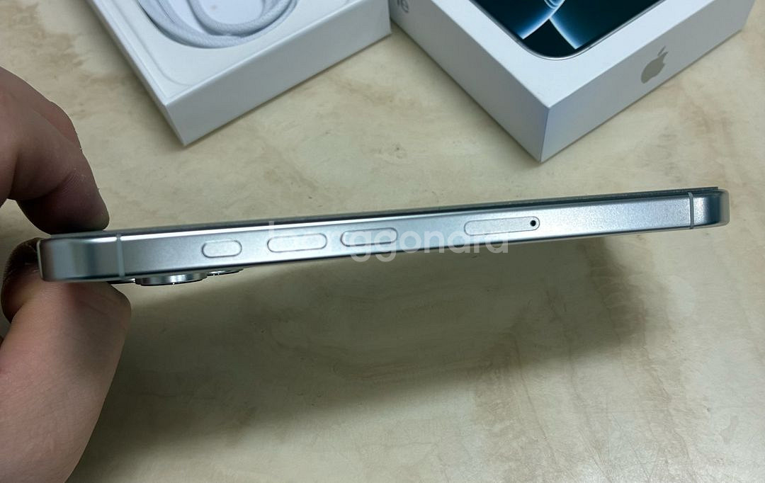 4개월사용 아이폰16프로 256gb 화이트--1