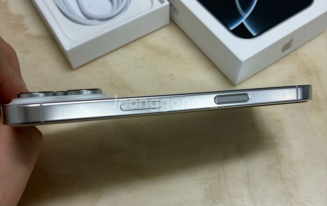 4개월사용 아이폰16프로 256gb 화이트--2