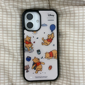 디자인스킨 (디즈니정품) 곰돌이 푸 아이폰16 케이스