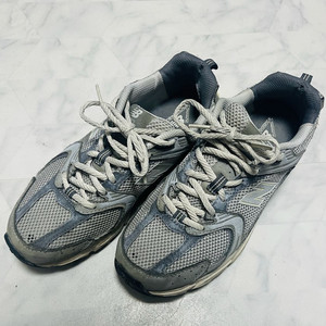 뉴발란스 530 프리미엄 빈티지 265 판매합니다.