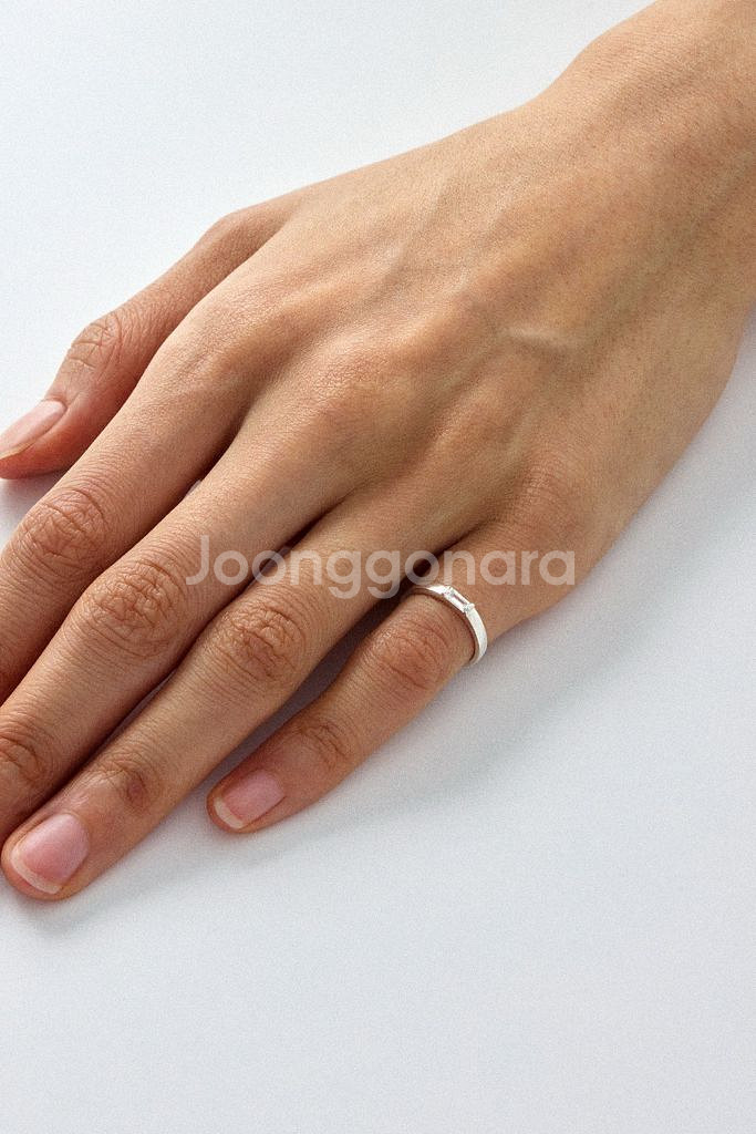 Coldframe 콜드프레임 화이트 사파이어 실버 반지--2