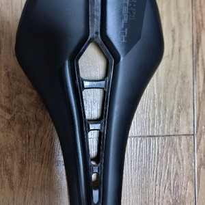 시마노 프로 스텔스 팀 커브드 안장 (142mm)