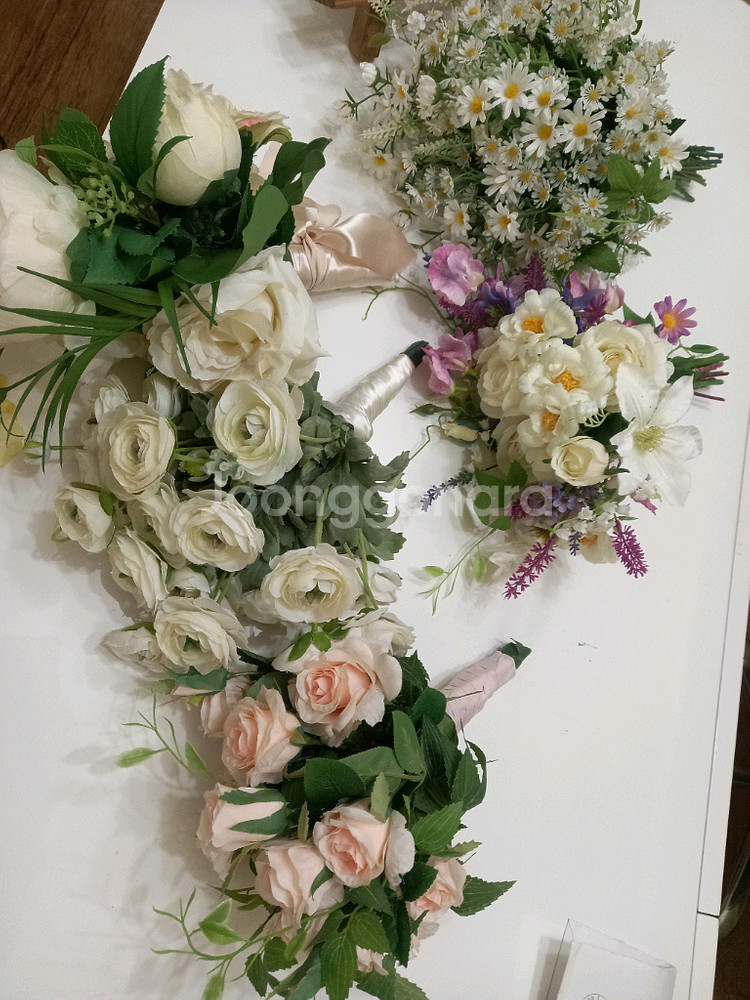 부케. 웨딩 조화5개. 일괄. 택포2만원에. 판매--0