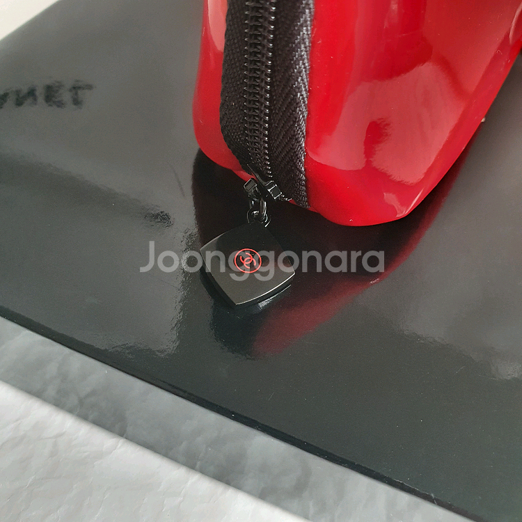 샤넬 파우치 레드 에나멜 반달파우치--3