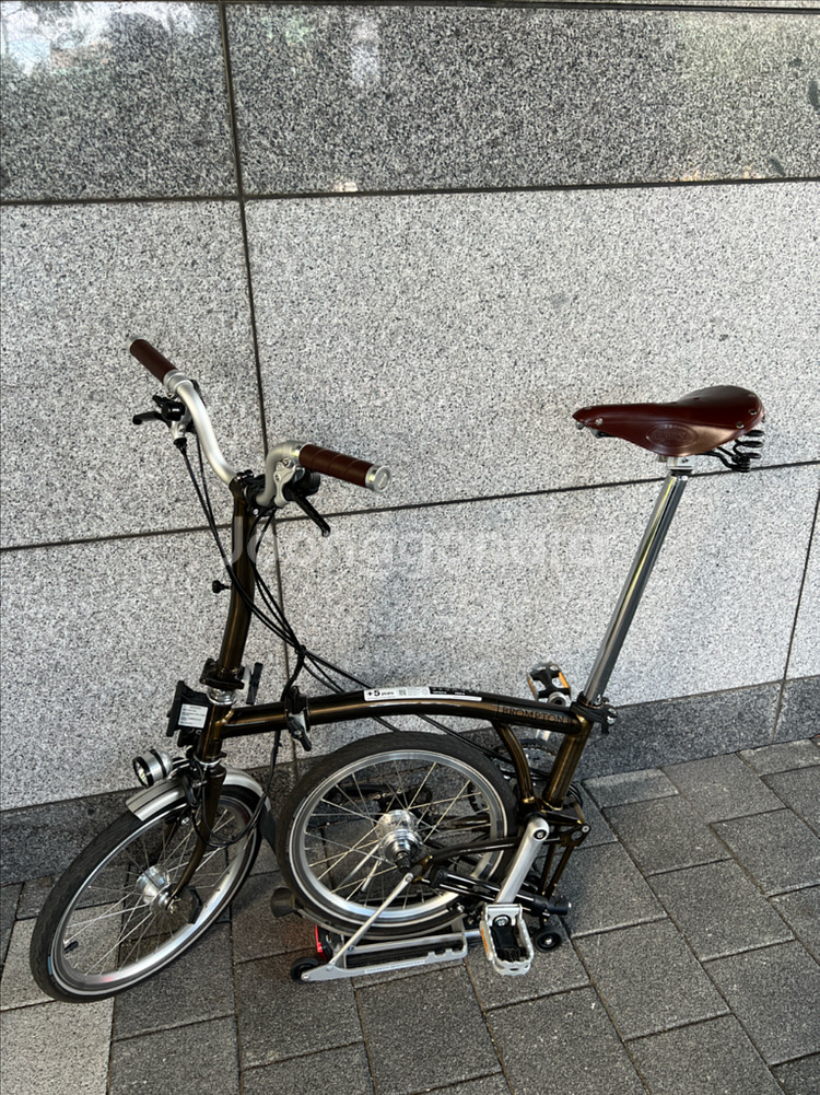 2022년식 브롬톤 C라인(블랙라커 색상) 6단 판매--6