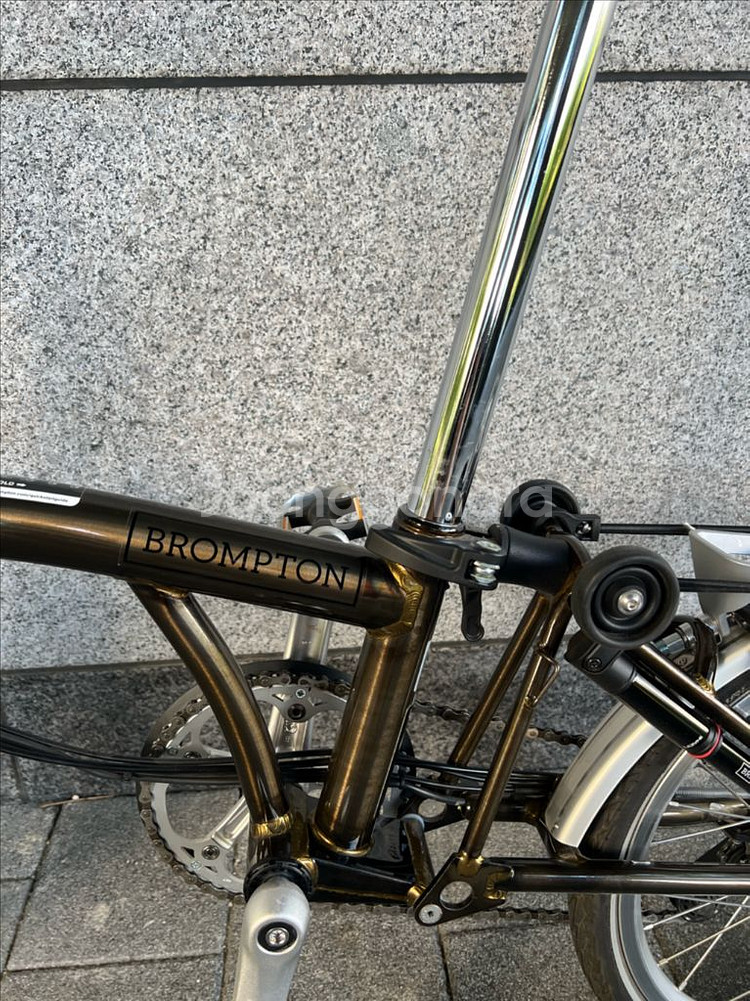 2022년식 브롬톤 C라인(블랙라커 색상) 6단 판매--5