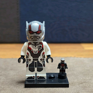 레고 앤트맨(양자슈트), 마이크로