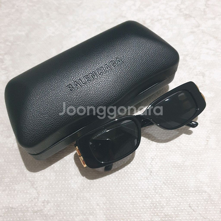 발렌시아가 렉탱글 선글라스 BB0096S--1