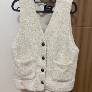 스파오 양털조끼