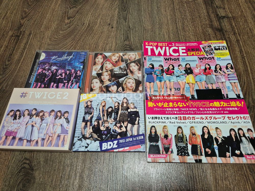 트와이스 앨범, 화보집--0