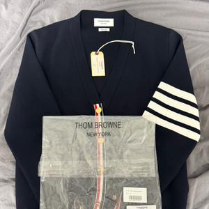 톰브라운 밀라노스티치 가디건 금장 네이비 2사이즈