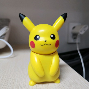 타카라토미 움직이는 헬로피카츄 피규어