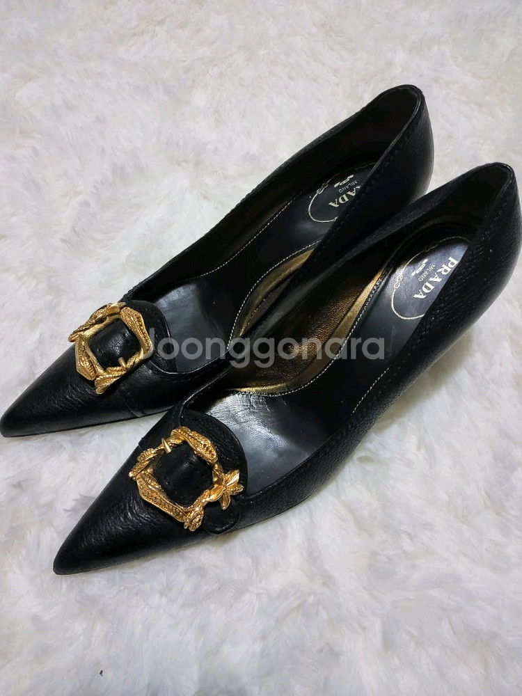 프라다 여성 골드 버클 펌프스--0