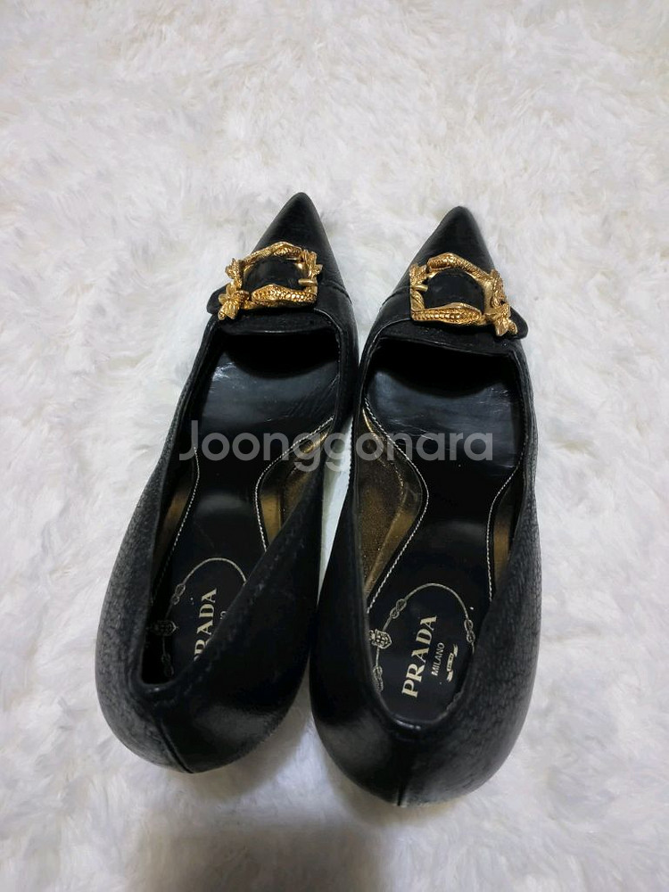 프라다 여성 골드 버클 펌프스--6