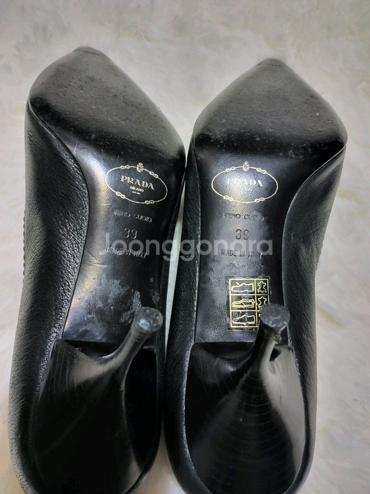 프라다 여성 골드 버클 펌프스--9