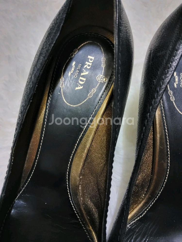 프라다 여성 골드 버클 펌프스--7