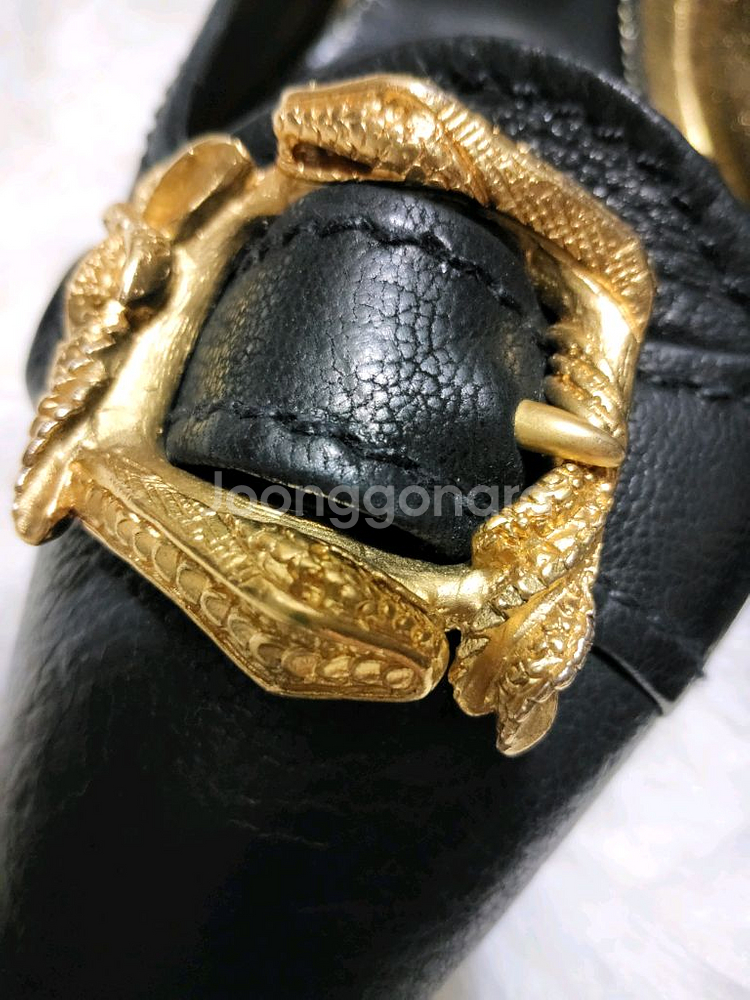 프라다 여성 골드 버클 펌프스--4