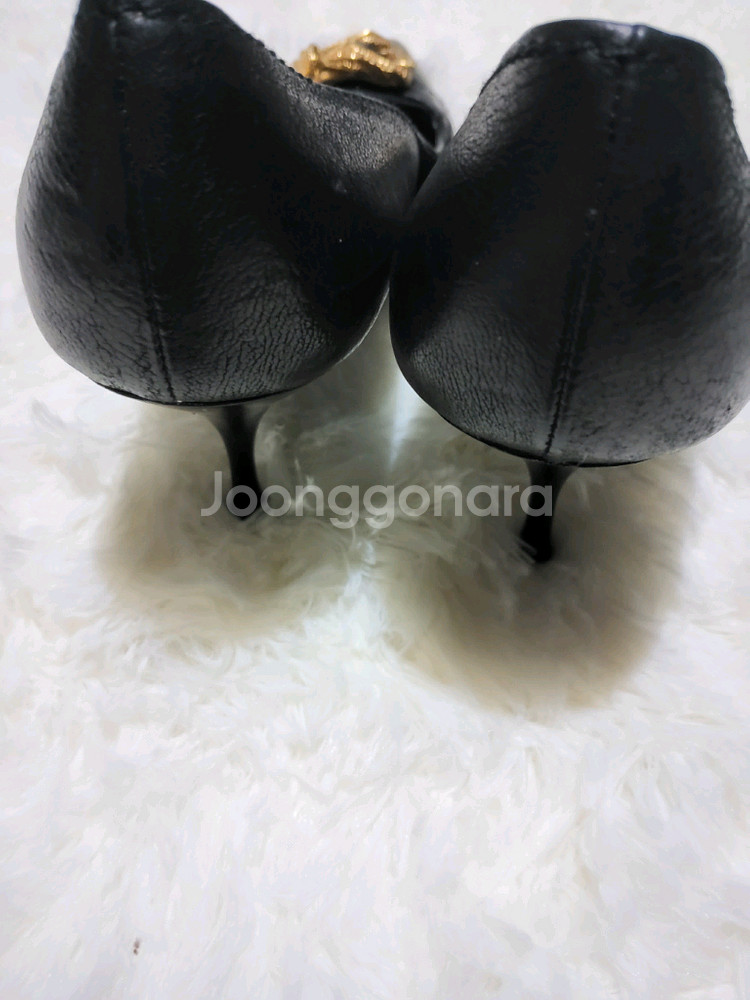 프라다 여성 골드 버클 펌프스--8