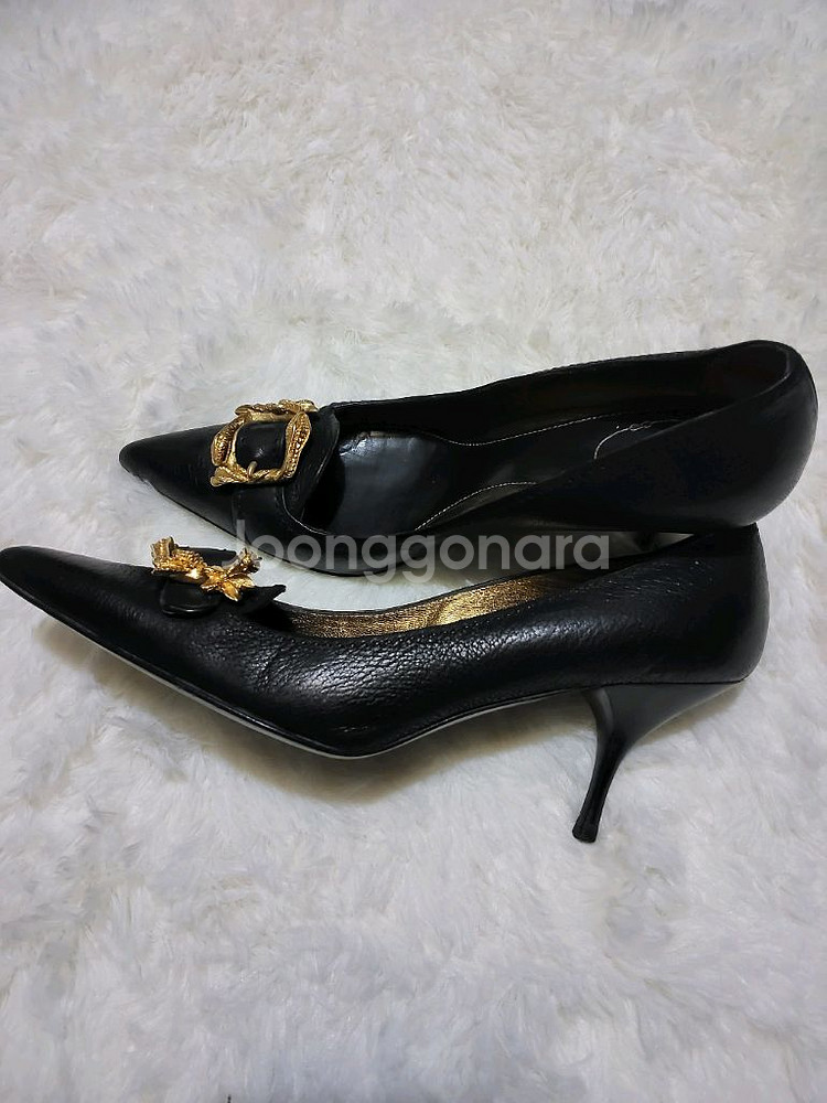 프라다 여성 골드 버클 펌프스--5